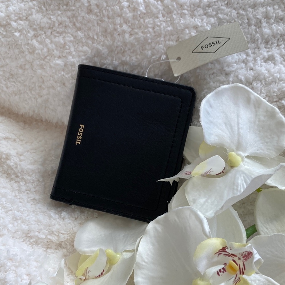 Fossil cute little black wallet💕